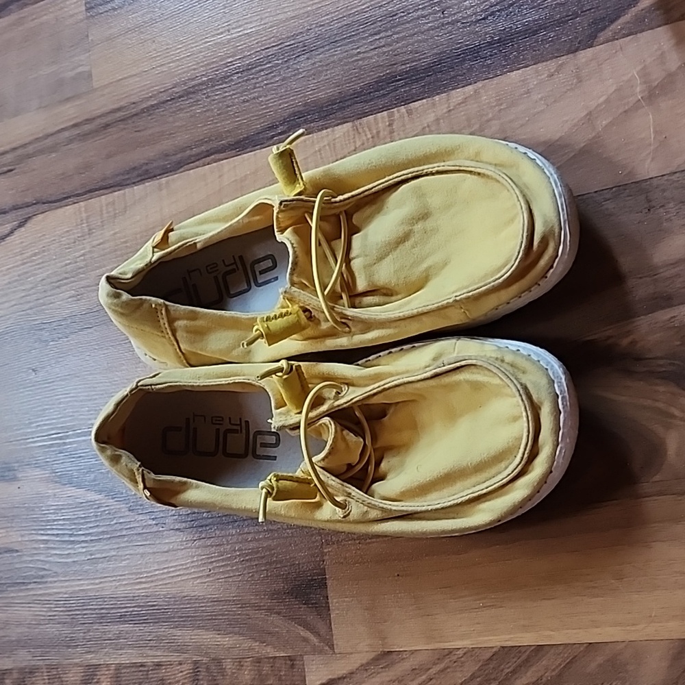Hey dude Womens Size 6 Yellow Shoes